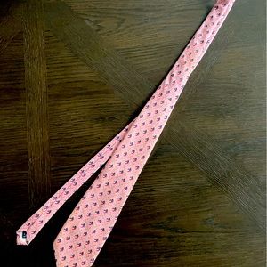 Vineyard Vines pink tie